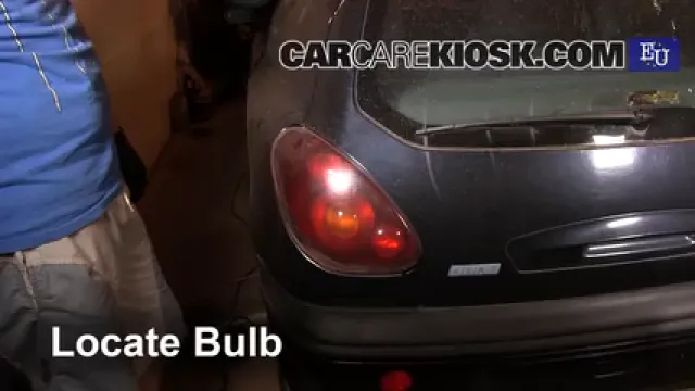 1996 Fiat Bravo SX 1.4L 4 Cyl. Éclairage Feu antibrouillard (remplacer l'ampoule)